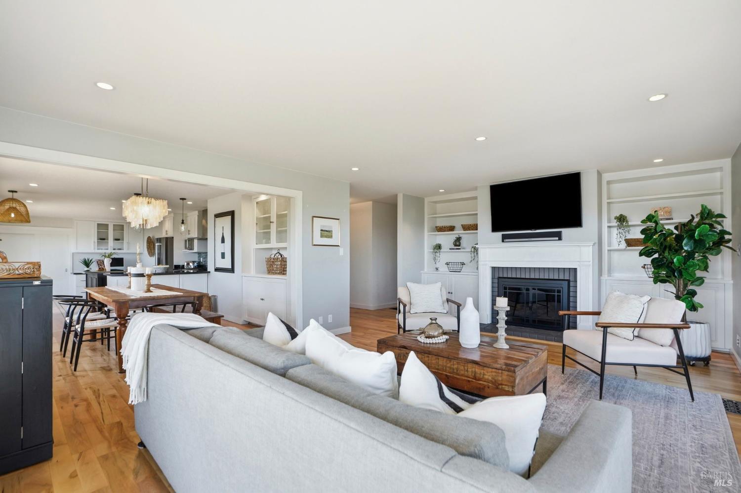 Detail Gallery Image 5 of 31 For 151 Oak Springs Dr, San Anselmo,  CA 94960 - 3 Beds | 2 Baths