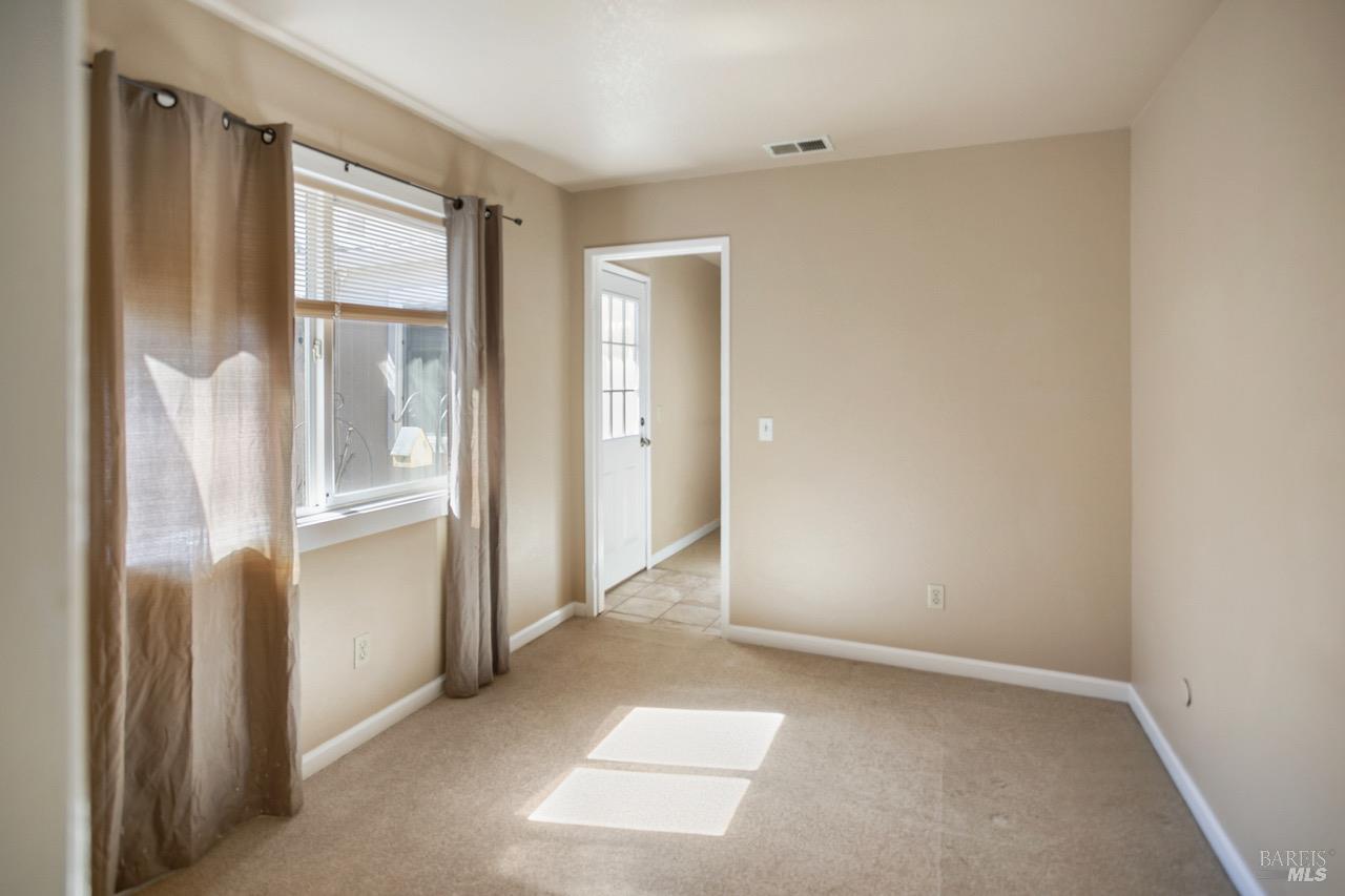 Detail Gallery Image 11 of 38 For 2505 Copperfield Dr, Santa Rosa,  CA 95401 - 4 Beds | 2 Baths