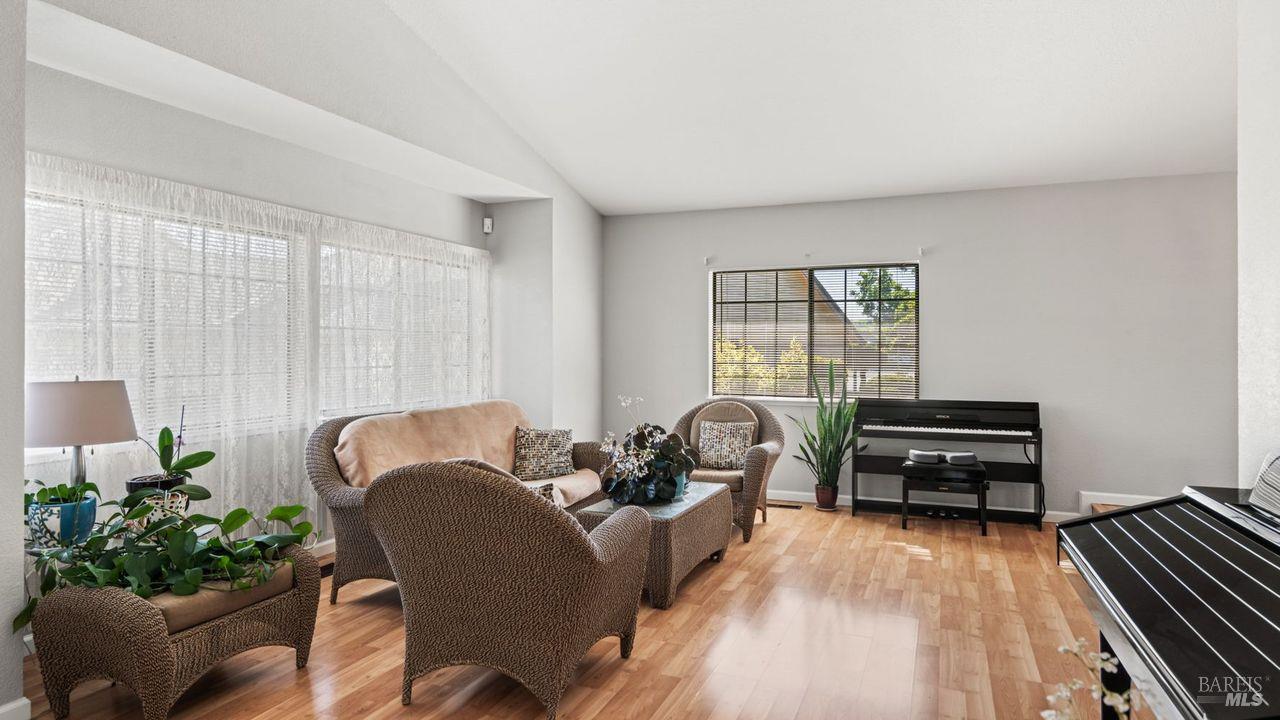 Detail Gallery Image 6 of 45 For 171 Ancheta Pl, Vallejo,  CA 94591 - 4 Beds | 2/1 Baths