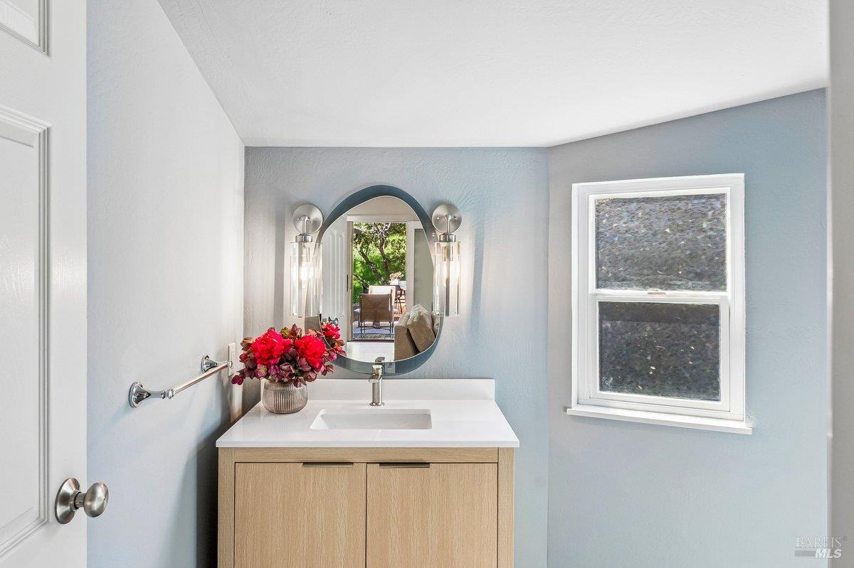 Detail Gallery Image 29 of 41 For 15 Underhill Rd, Mill Valley,  CA 94941 - 4 Beds | 2/1 Baths