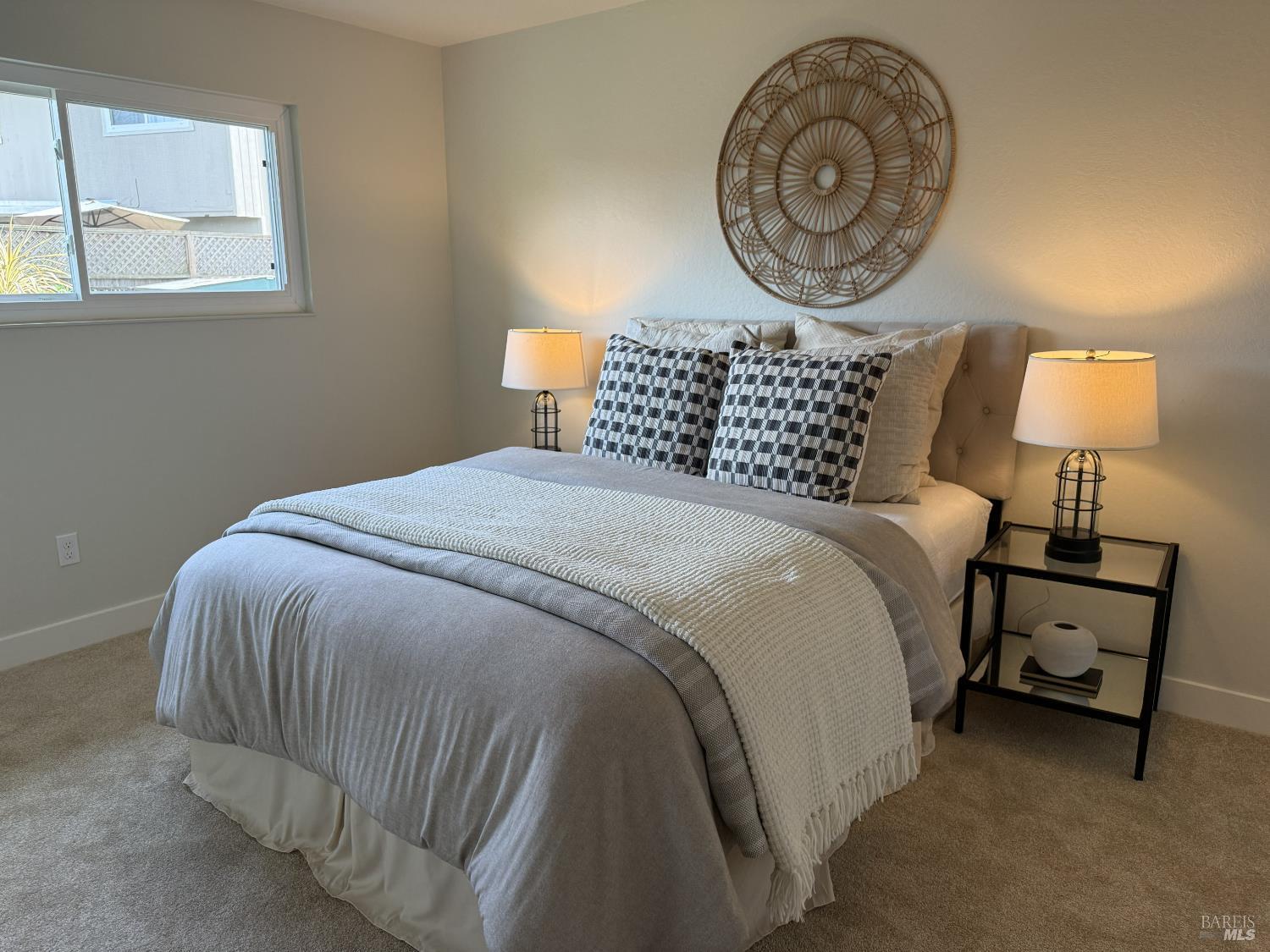 Detail Gallery Image 9 of 14 For 1636 Caulfield Ln, Petaluma,  CA 94954 - 4 Beds | 3 Baths