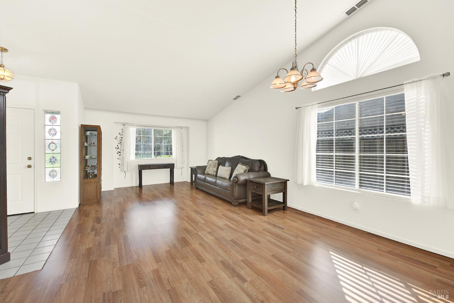 Detail Gallery Image 8 of 50 For 675 Brians Way, Dixon,  CA 95620 - 3 Beds | 2 Baths