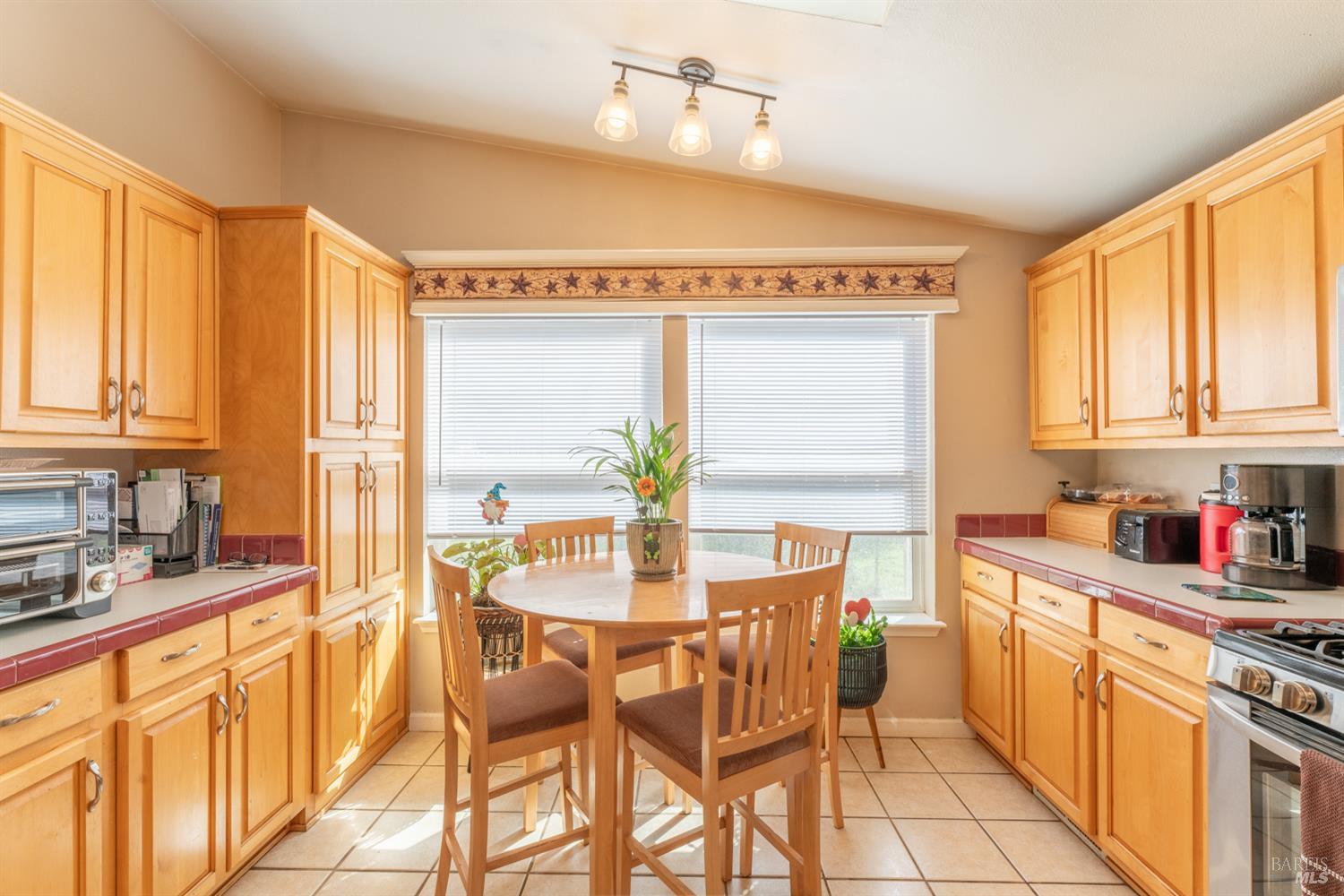 Detail Gallery Image 8 of 23 For 2301 North Road Rd, Laytonville,  CA 95454 - 3 Beds | 2 Baths