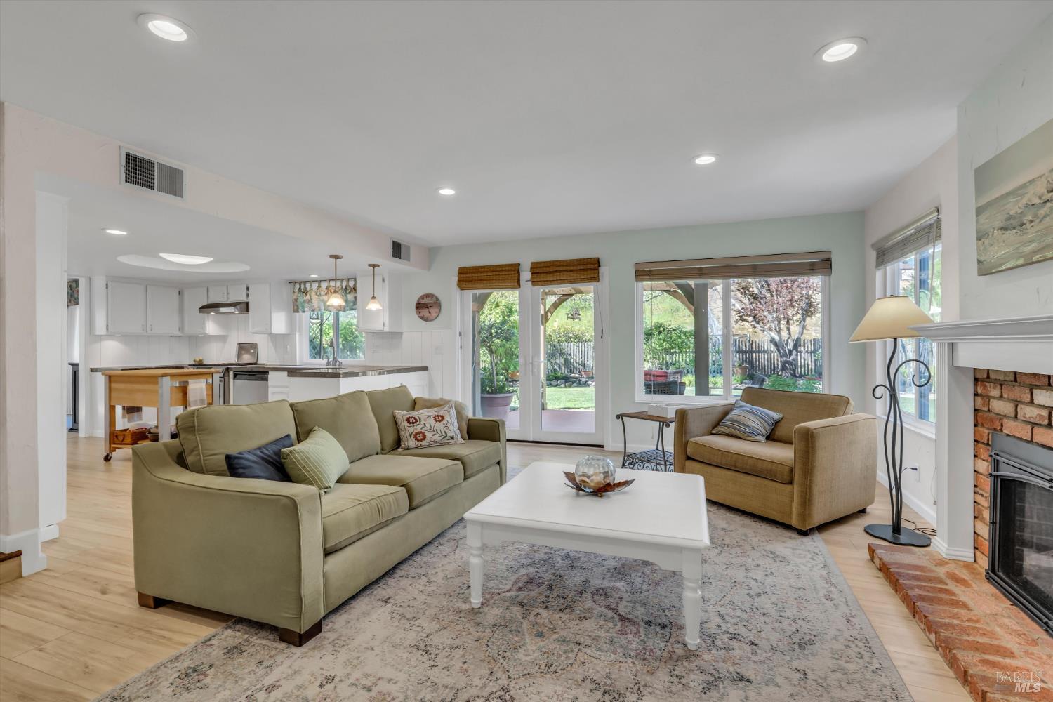 Detail Gallery Image 19 of 52 For 507 Union Ct, Benicia,  CA 94510 - 5 Beds | 3 Baths