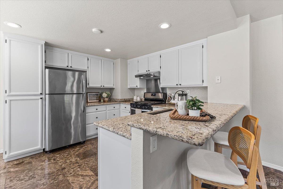 Detail Gallery Image 15 of 60 For 9524 Sheffield St, Windsor,  CA 95492 - 4 Beds | 3 Baths