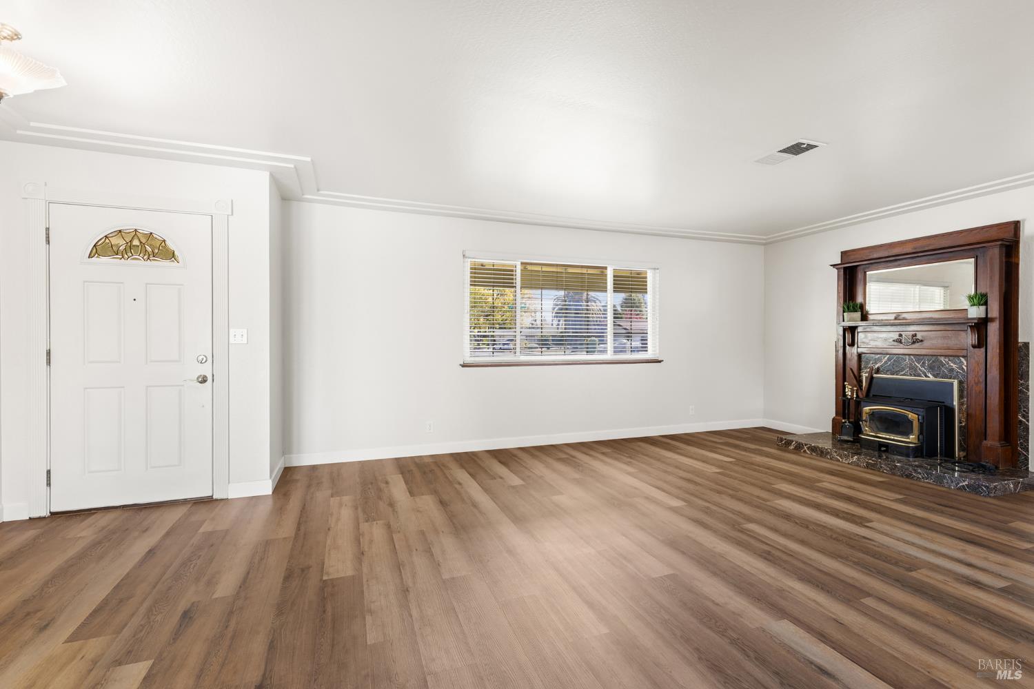 Detail Gallery Image 8 of 42 For 700 Granada Ln, Vacaville,  CA 95688 - 4 Beds | 2 Baths