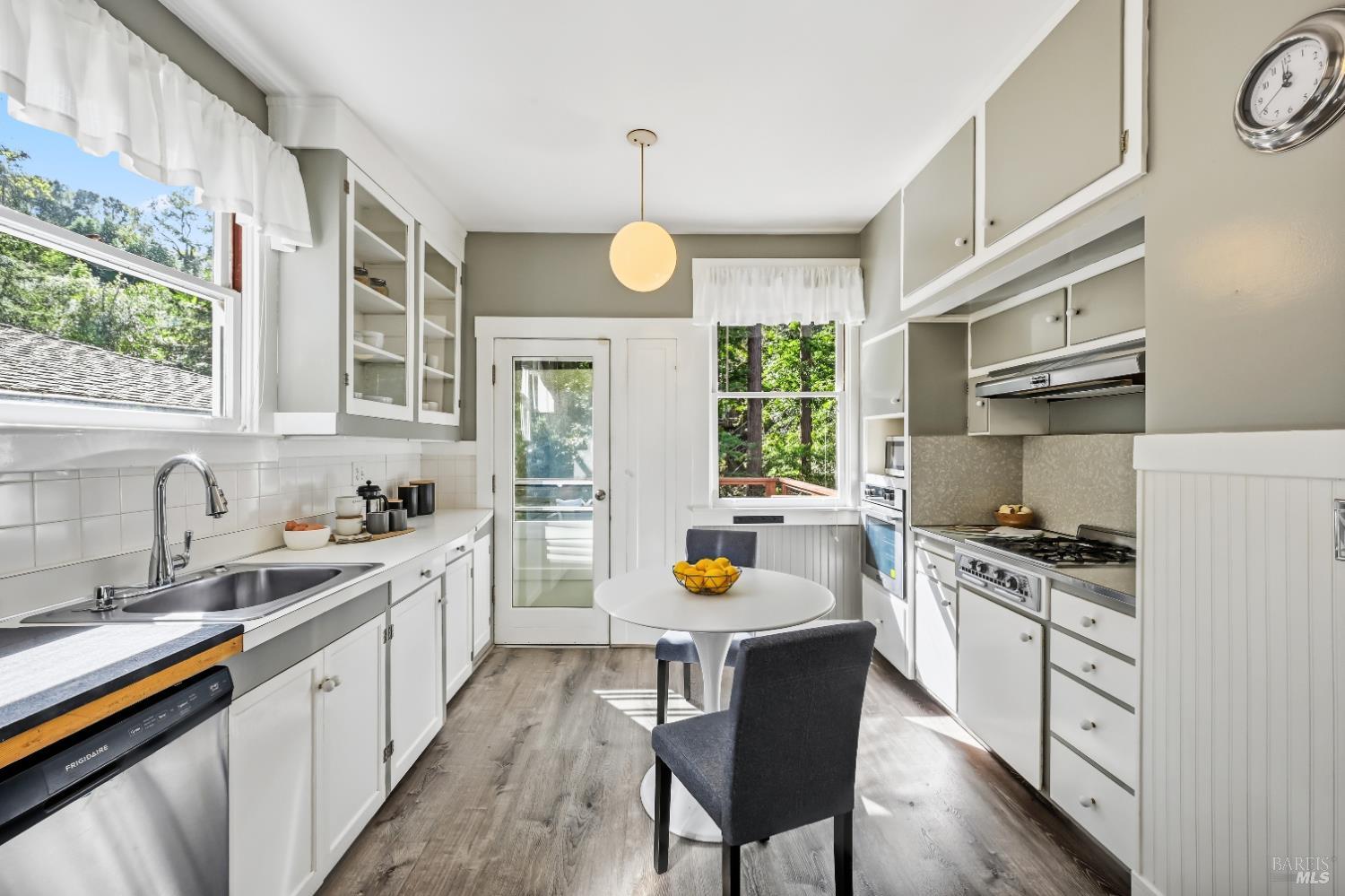 Detail Gallery Image 12 of 49 For 120 Redwood Rd, San Anselmo,  CA 94960 - 3 Beds | 2 Baths