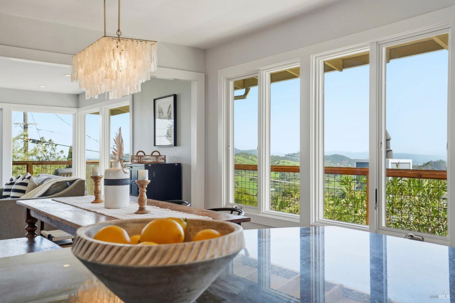 Detail Gallery Image 10 of 31 For 151 Oak Springs Dr, San Anselmo,  CA 94960 - 3 Beds | 2 Baths