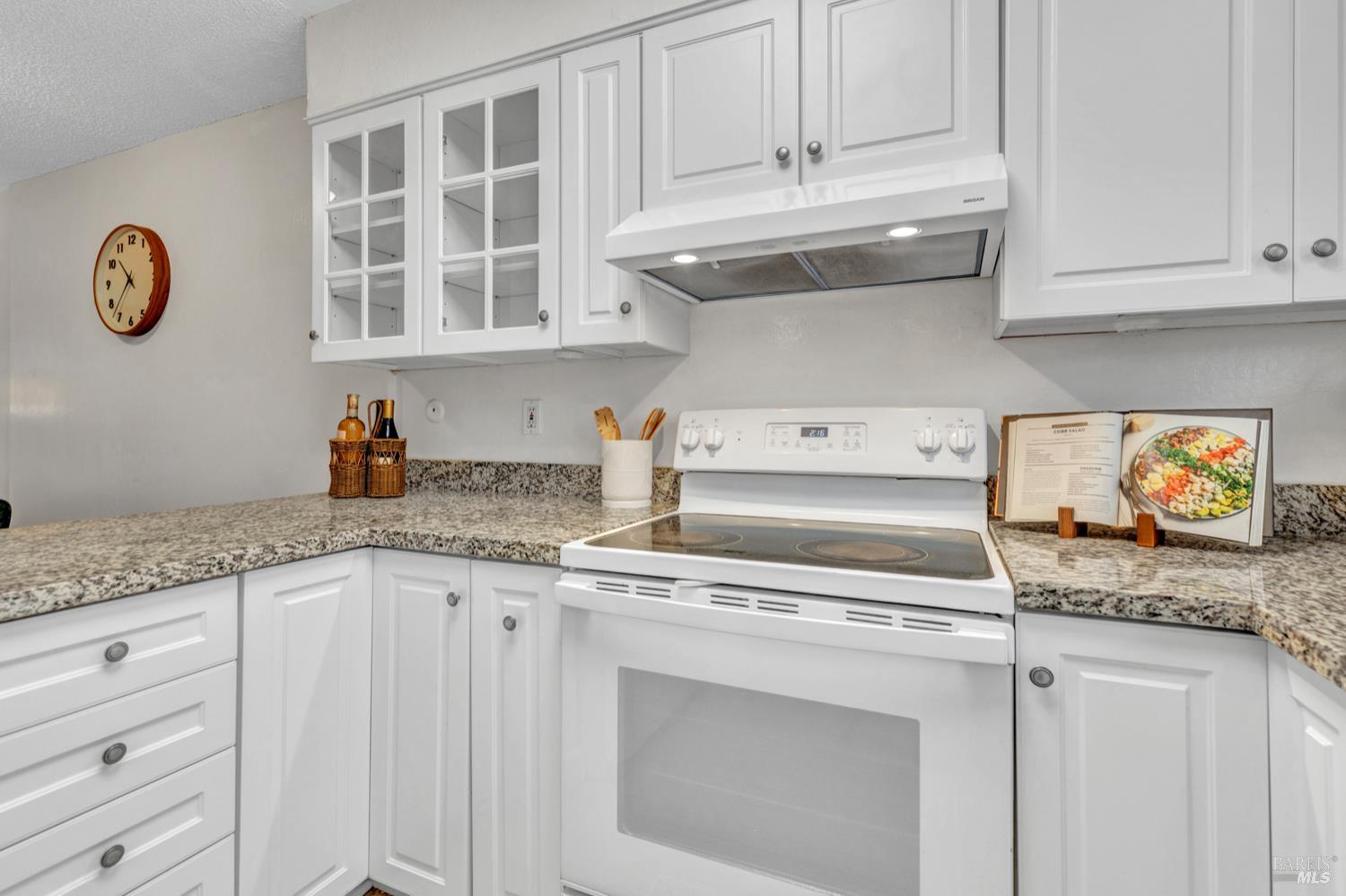 Detail Gallery Image 6 of 14 For 900 Southampton Rd #110,  Benicia,  CA 94510 - 2 Beds | 1/1 Baths