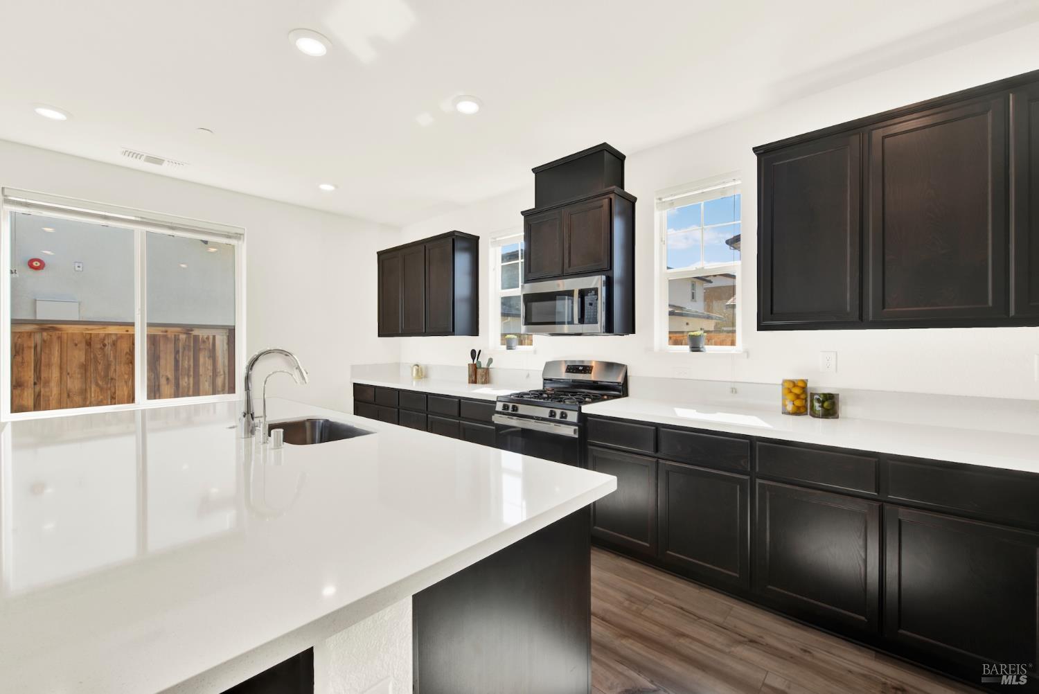 Detail Gallery Image 26 of 61 For 2432 Artisan Way, Fairfield,  CA 94533 - 4 Beds | 2/1 Baths