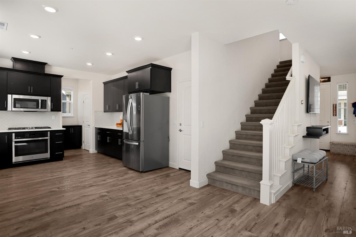 Detail Gallery Image 19 of 44 For 7465 Walker Way, Rohnert Park,  CA 94928 - 3 Beds | 2/1 Baths