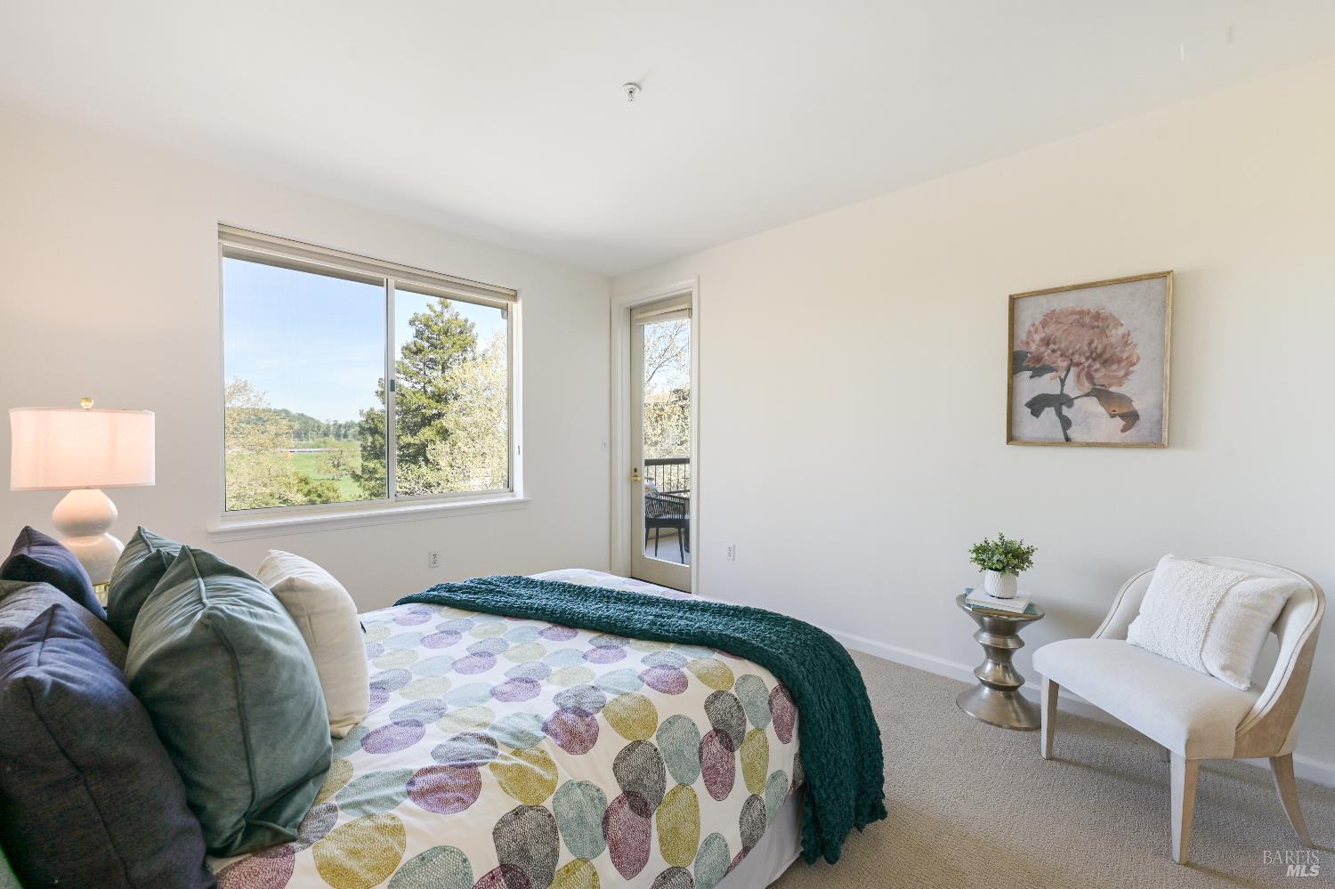 Detail Gallery Image 4 of 15 For 100 Deer Valley Rd 3h,  San Rafael,  CA 94903 - 1 Beds | 1 Baths