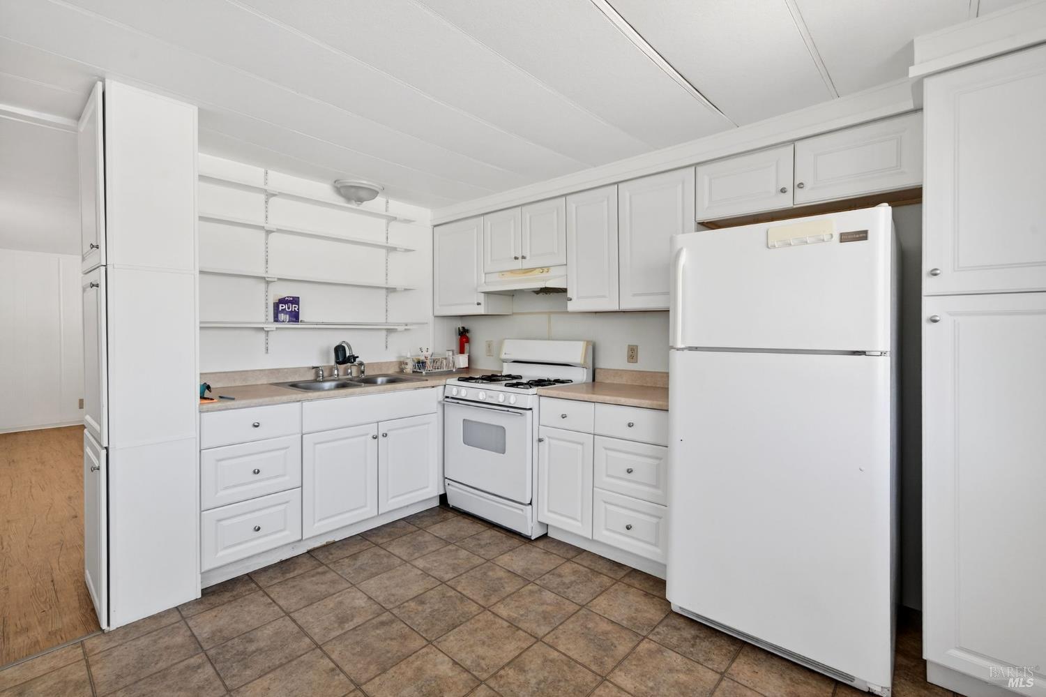 Detail Gallery Image 5 of 23 For 117 Oakwood Ln, Santa Rosa,  CA 95409 - 2 Beds | 1 Baths