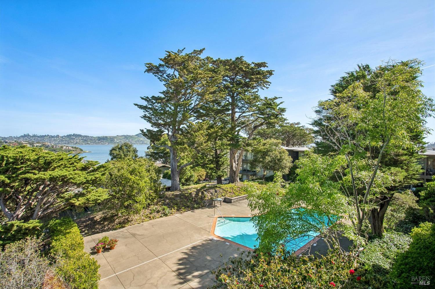 Detail Gallery Image 26 of 49 For 100 Eden Roc Dr, Sausalito,  CA 94965 - 4 Beds | 2 Baths