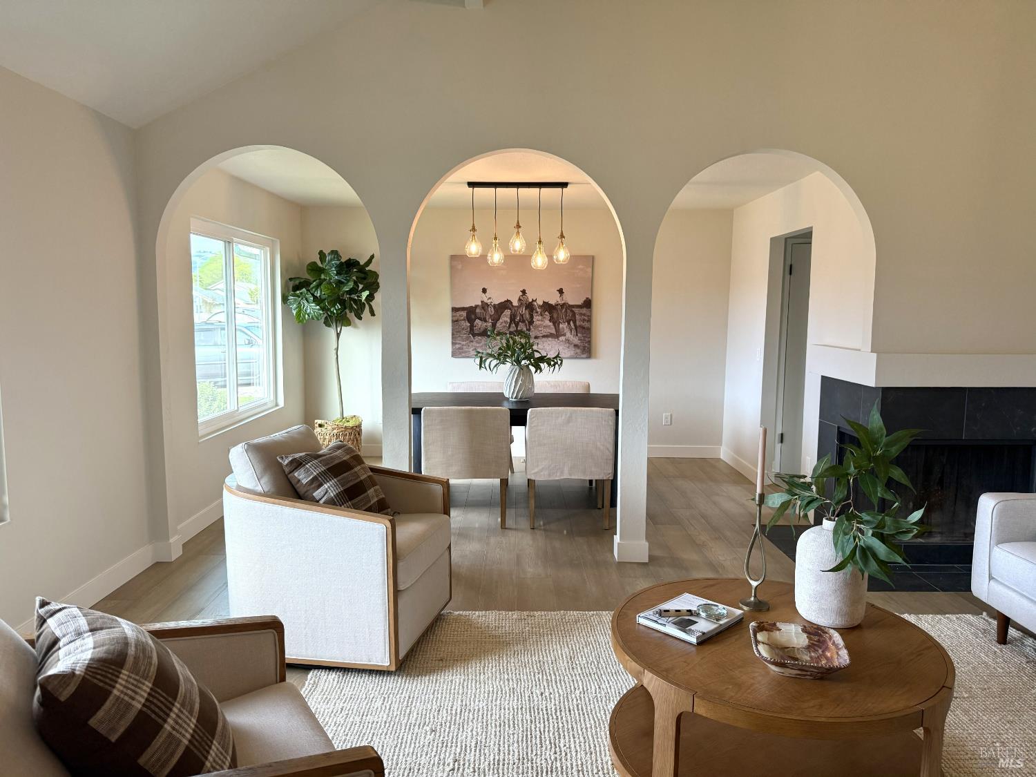 Detail Gallery Image 6 of 14 For 1636 Caulfield Ln, Petaluma,  CA 94954 - 4 Beds | 3 Baths