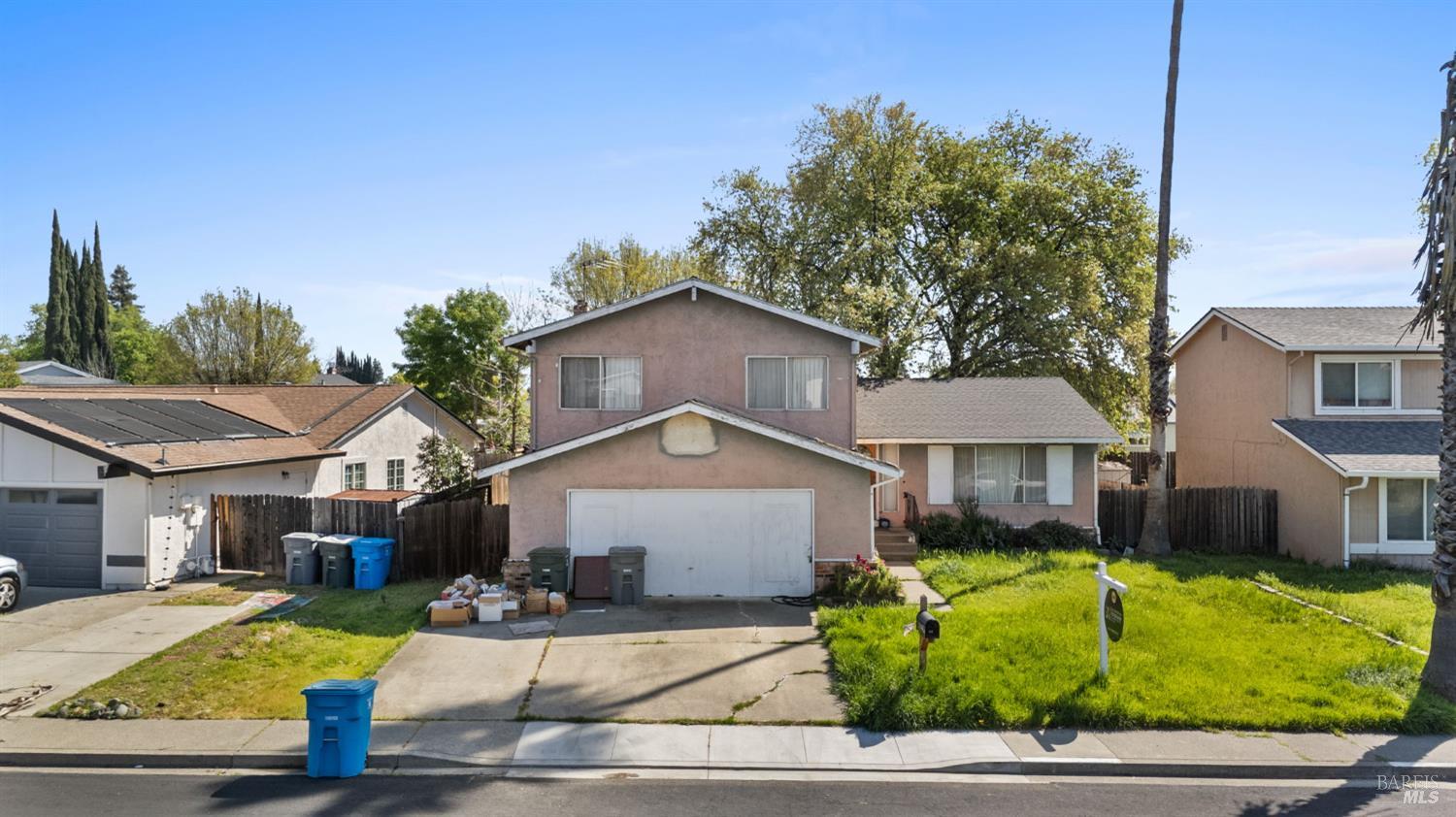Detail Gallery Image 2 of 28 For 206 Millbrook Way, Vacaville,  CA 95687 - 5 Beds | 2/1 Baths