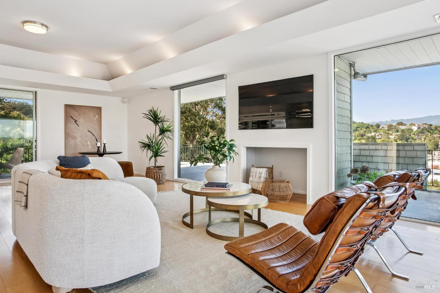 Detail Gallery Image 9 of 49 For 100 Eden Roc Dr, Sausalito,  CA 94965 - 4 Beds | 2 Baths
