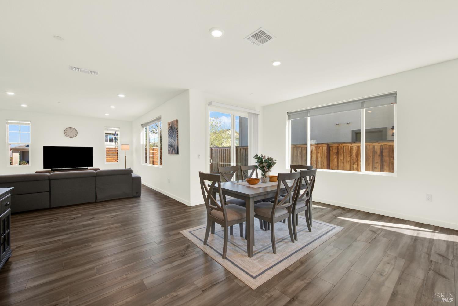 Detail Gallery Image 19 of 61 For 2432 Artisan Way, Fairfield,  CA 94533 - 4 Beds | 2/1 Baths