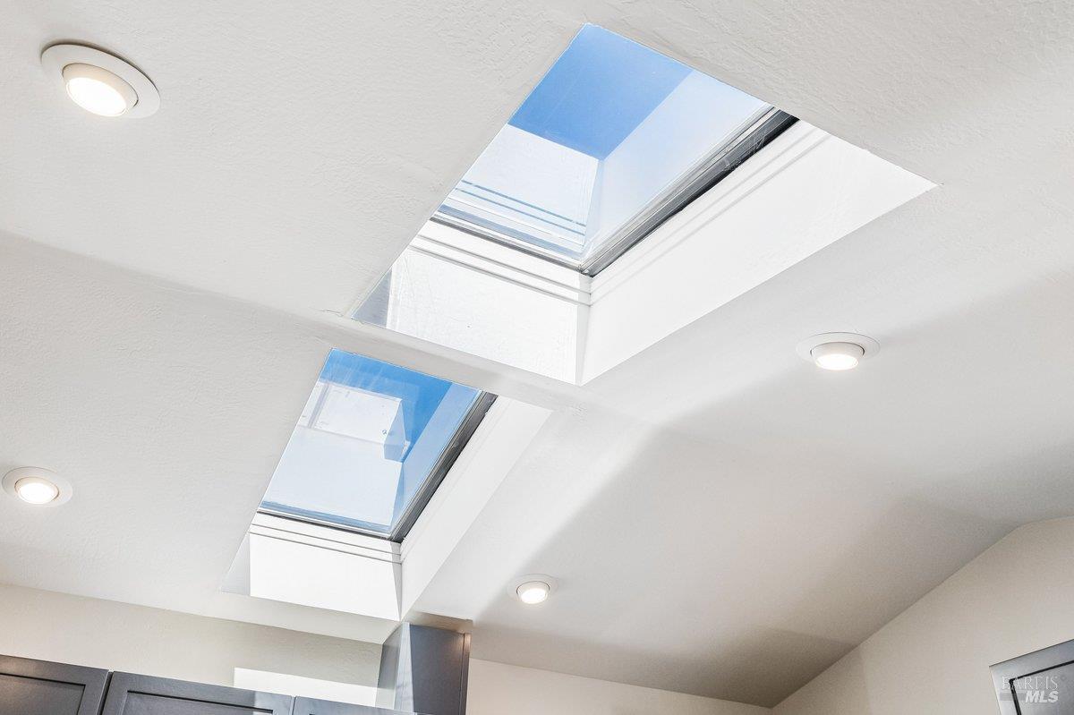 Detail Gallery Image 11 of 41 For 15 Underhill Rd, Mill Valley,  CA 94941 - 4 Beds | 2/1 Baths