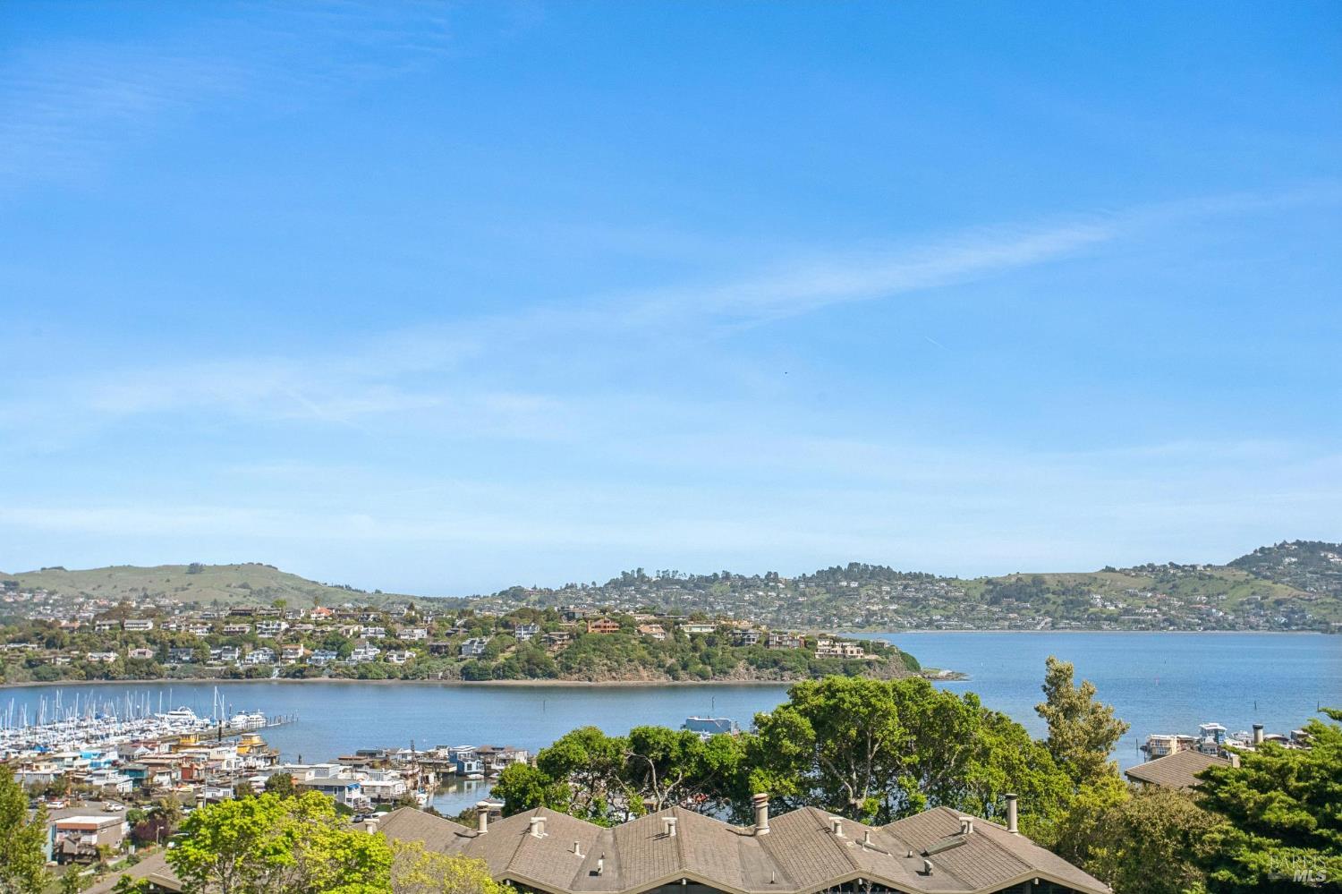 Detail Gallery Image 13 of 49 For 100 Eden Roc Dr, Sausalito,  CA 94965 - 4 Beds | 2 Baths