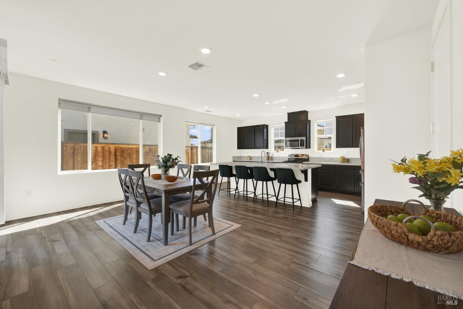 Detail Gallery Image 16 of 61 For 2432 Artisan Way, Fairfield,  CA 94533 - 4 Beds | 2/1 Baths