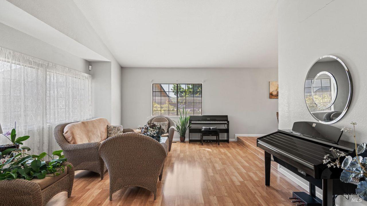 Detail Gallery Image 5 of 45 For 171 Ancheta Pl, Vallejo,  CA 94591 - 4 Beds | 2/1 Baths