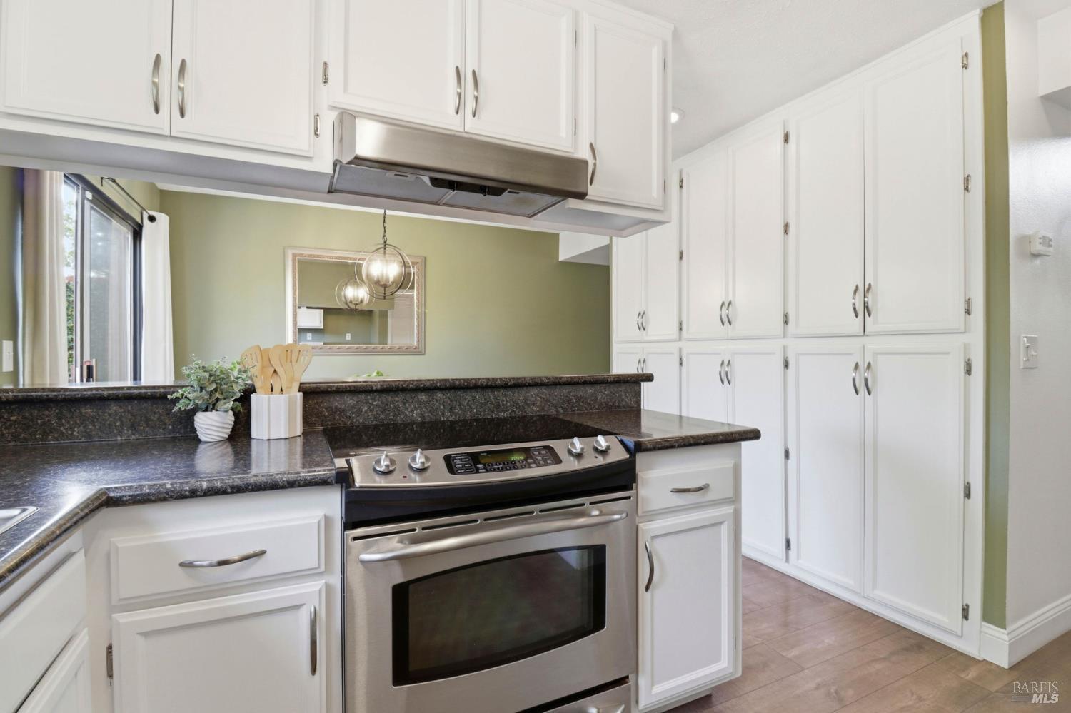 Detail Gallery Image 6 of 32 For 19167 Robinson Rd #H,  Sonoma,  CA 95476 - 2 Beds | 1/1 Baths