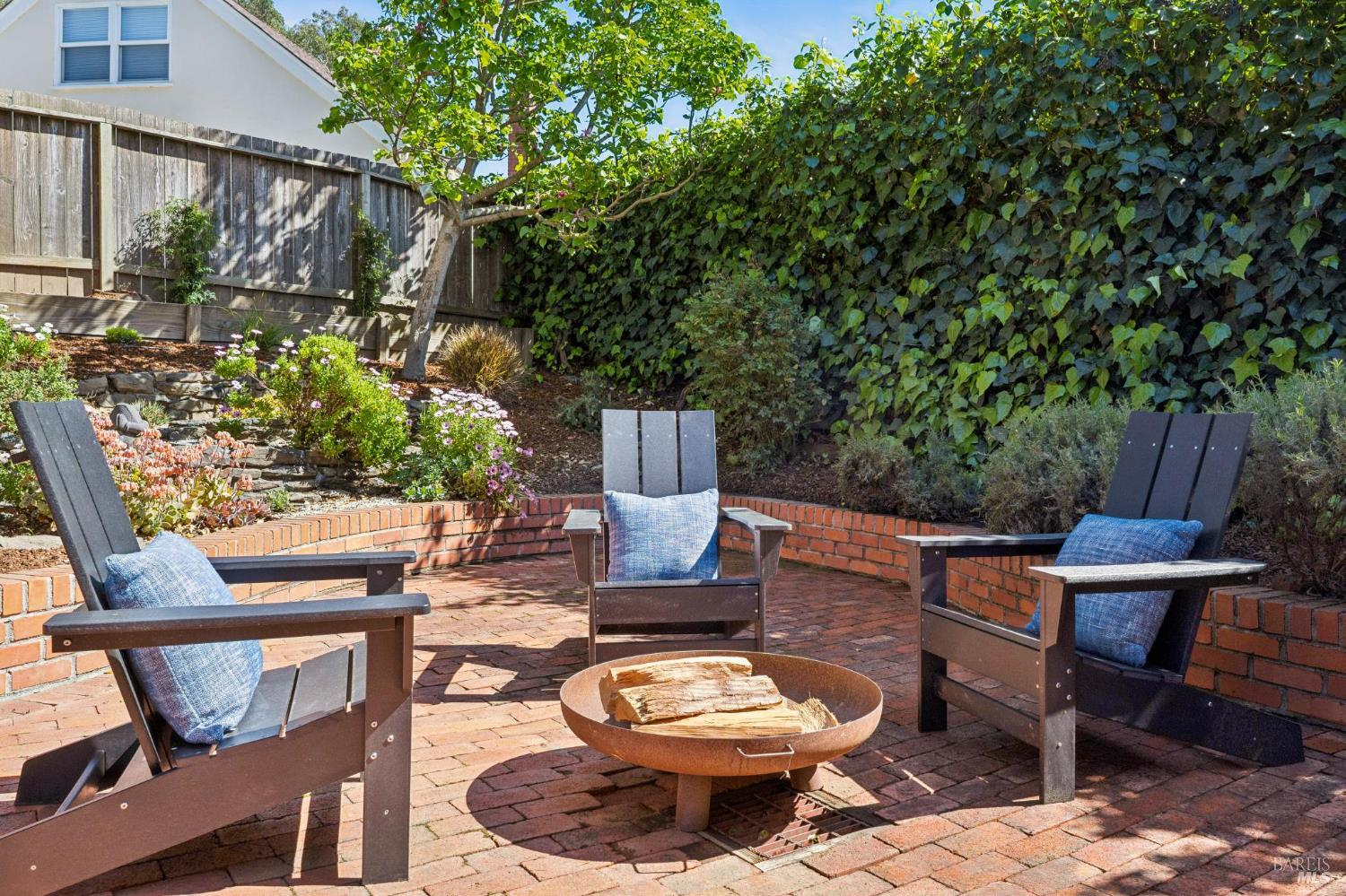 Detail Gallery Image 50 of 81 For 212 Blackstone Dr, San Rafael,  CA 94903 - 3 Beds | 2 Baths