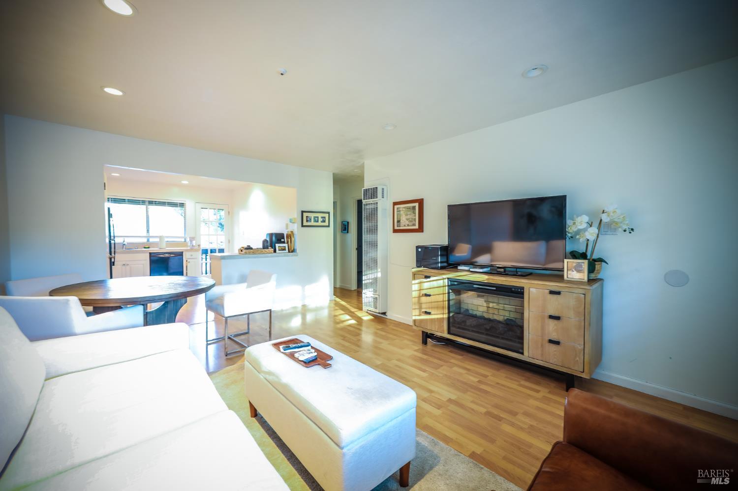 Detail Gallery Image 2 of 43 For 426 North St #14,  Healdsburg,  CA 95448 - 2 Beds | 1 Baths