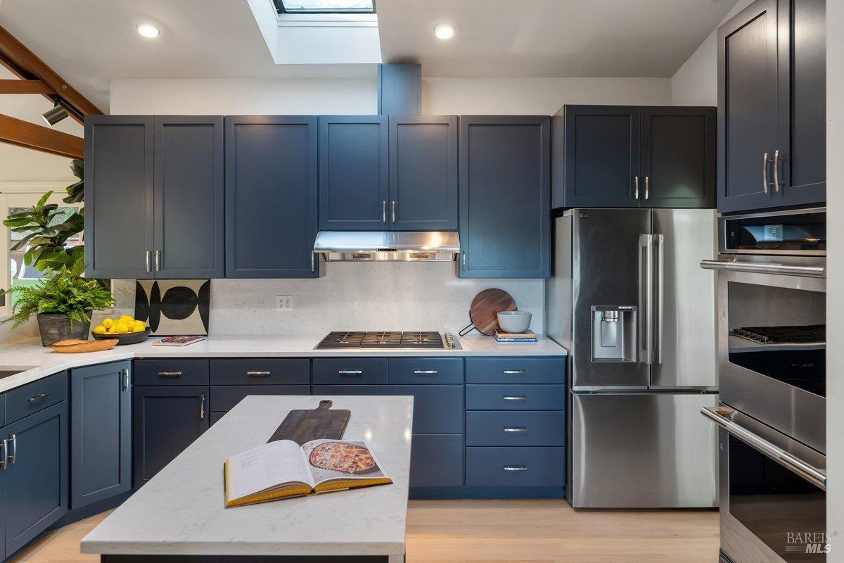 Detail Gallery Image 10 of 41 For 15 Underhill Rd, Mill Valley,  CA 94941 - 4 Beds | 2/1 Baths