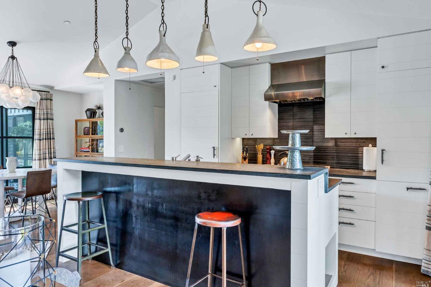 Detail Gallery Image 9 of 32 For 1005 Valley View St, Saint Helena,  CA 94574 - 2 Beds | 2/1 Baths