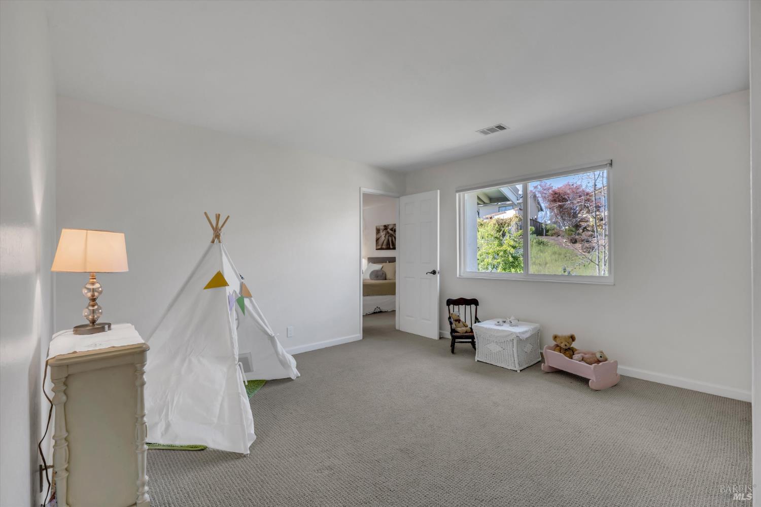 Detail Gallery Image 30 of 52 For 507 Union Ct, Benicia,  CA 94510 - 5 Beds | 3 Baths