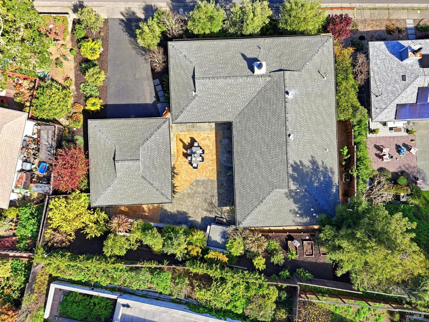 Detail Gallery Image 27 of 31 For 151 Oak Springs Dr, San Anselmo,  CA 94960 - 3 Beds | 2 Baths