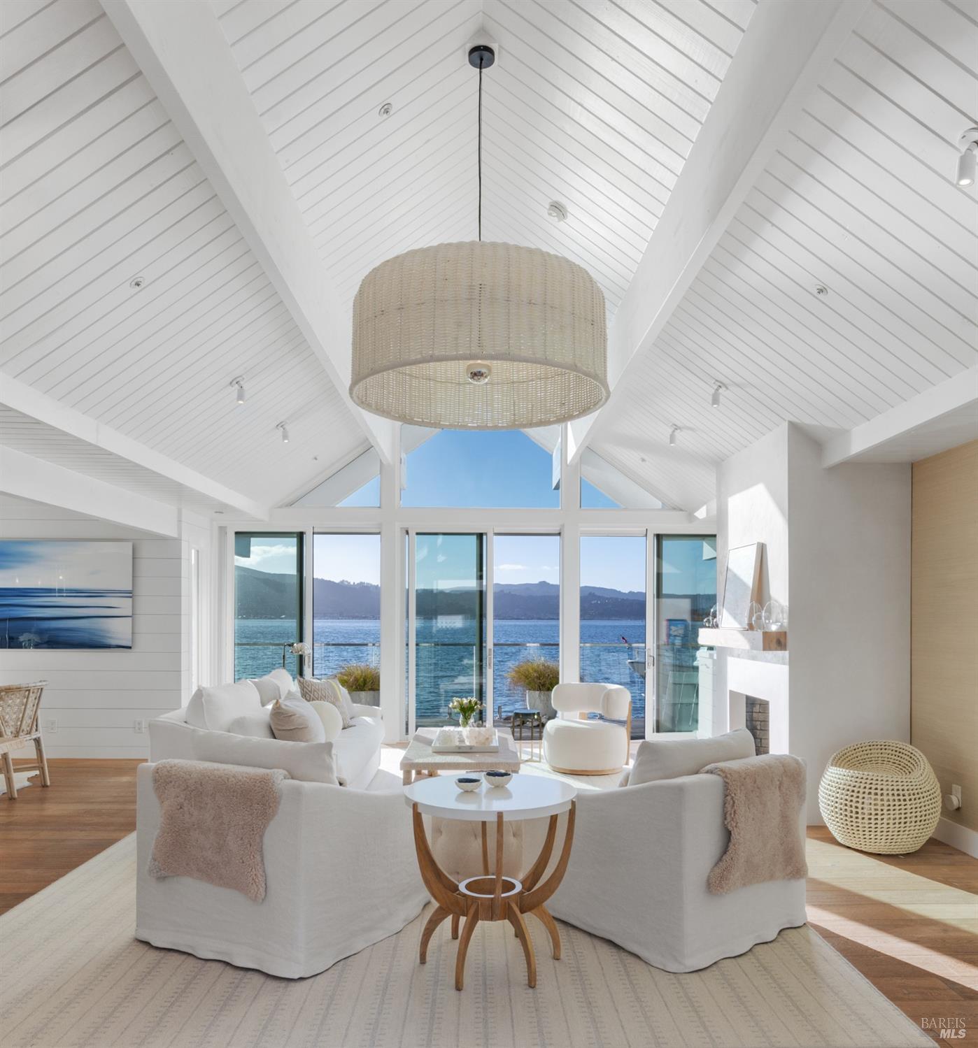 Detail Gallery Image 13 of 66 For 27 West Shore Rd, Belvedere,  CA 94920 - 4 Beds | 2/1 Baths