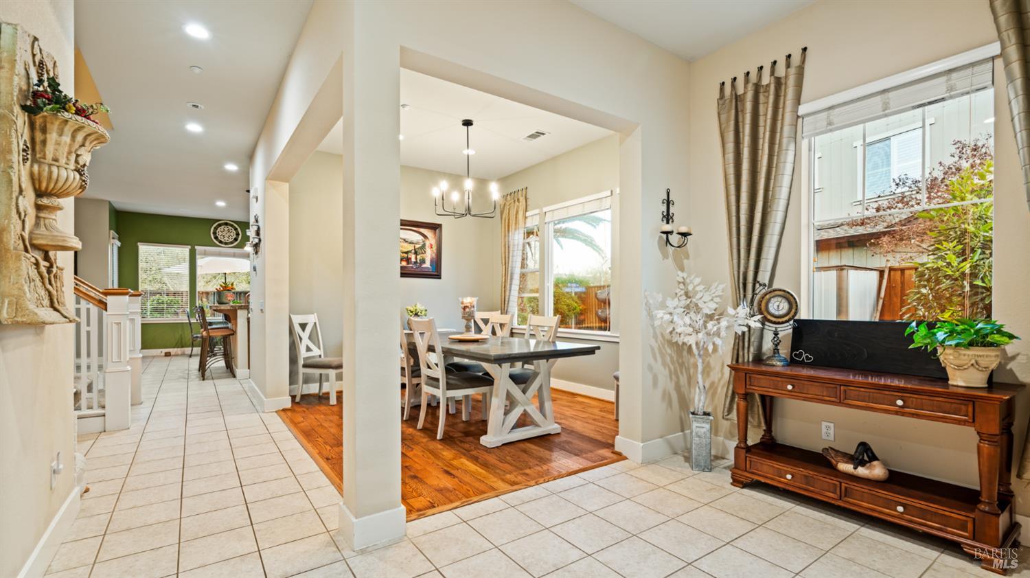 Detail Gallery Image 3 of 34 For 112 Zinfandel Ct, Cloverdale,  CA 95425 - 4 Beds | 2/1 Baths