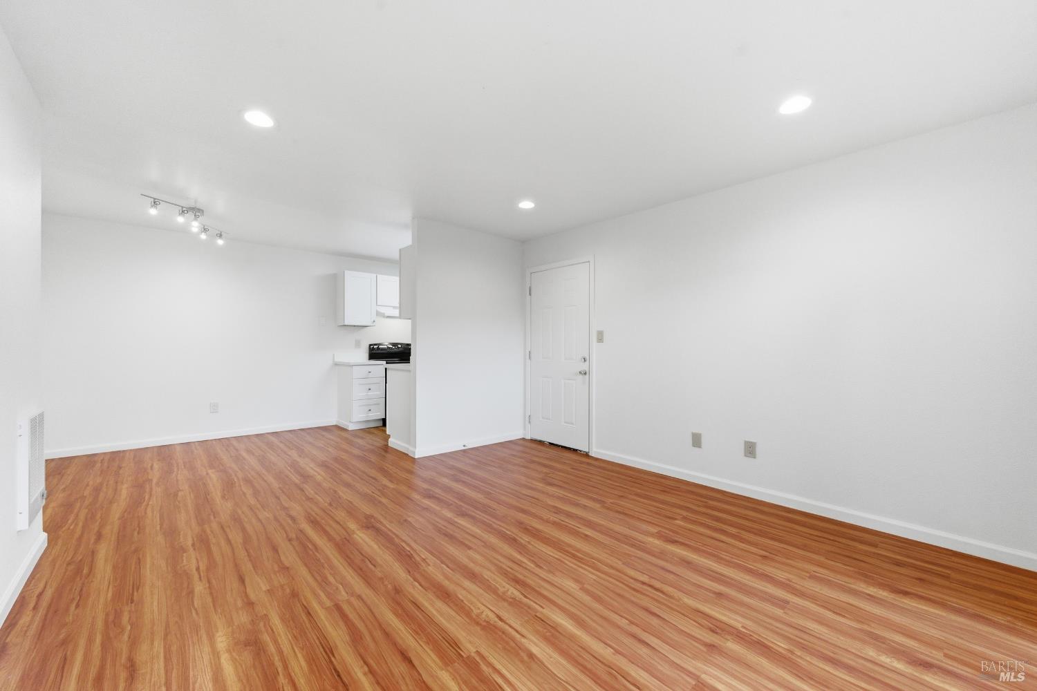 Detail Gallery Image 4 of 37 For 423 Gregory Ln #28,  Fairfield,  CA 94533 - 2 Beds | 1 Baths