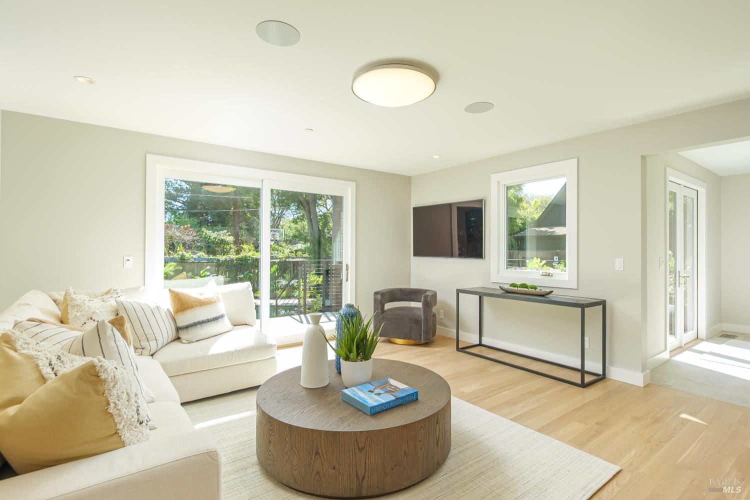 Detail Gallery Image 10 of 41 For 37 Rosebank Ave, Kentfield,  CA 94904 - 4 Beds | 4 Baths