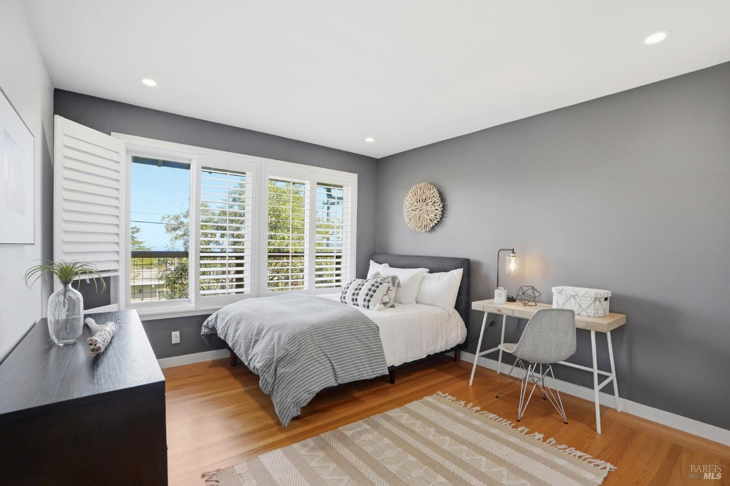 Detail Gallery Image 16 of 31 For 151 Oak Springs Dr, San Anselmo,  CA 94960 - 3 Beds | 2 Baths