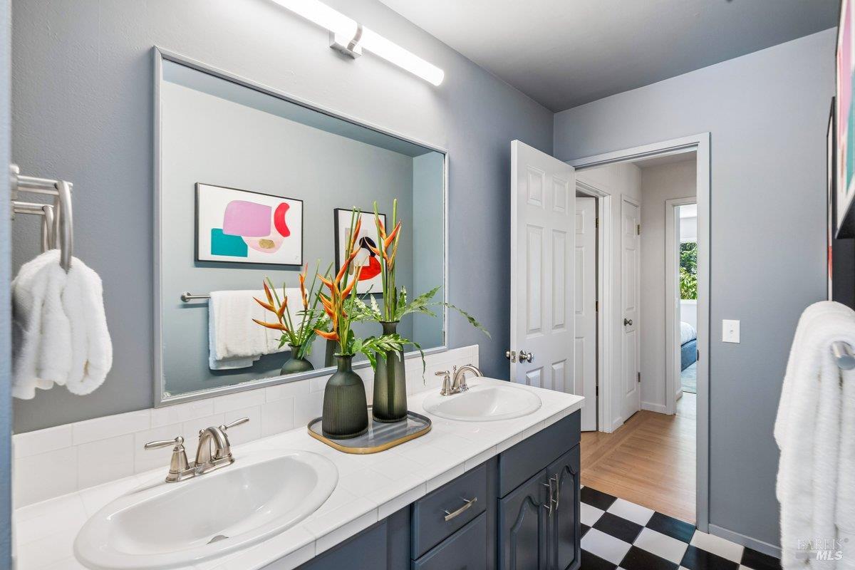 Detail Gallery Image 27 of 41 For 15 Underhill Rd, Mill Valley,  CA 94941 - 4 Beds | 2/1 Baths