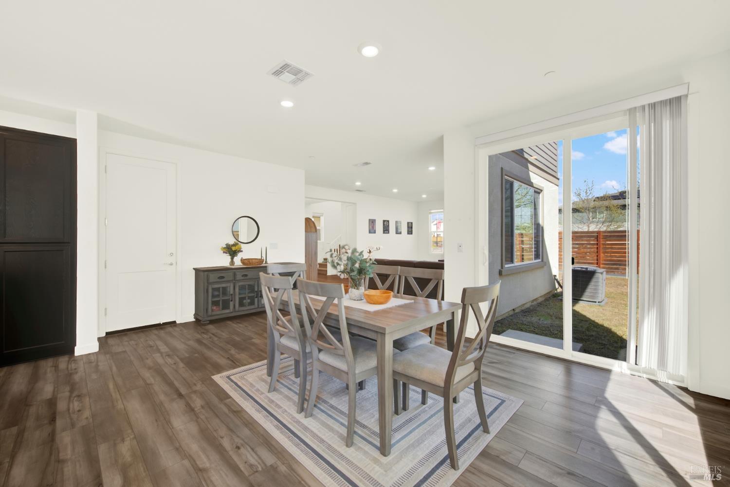 Detail Gallery Image 18 of 61 For 2432 Artisan Way, Fairfield,  CA 94533 - 4 Beds | 2/1 Baths