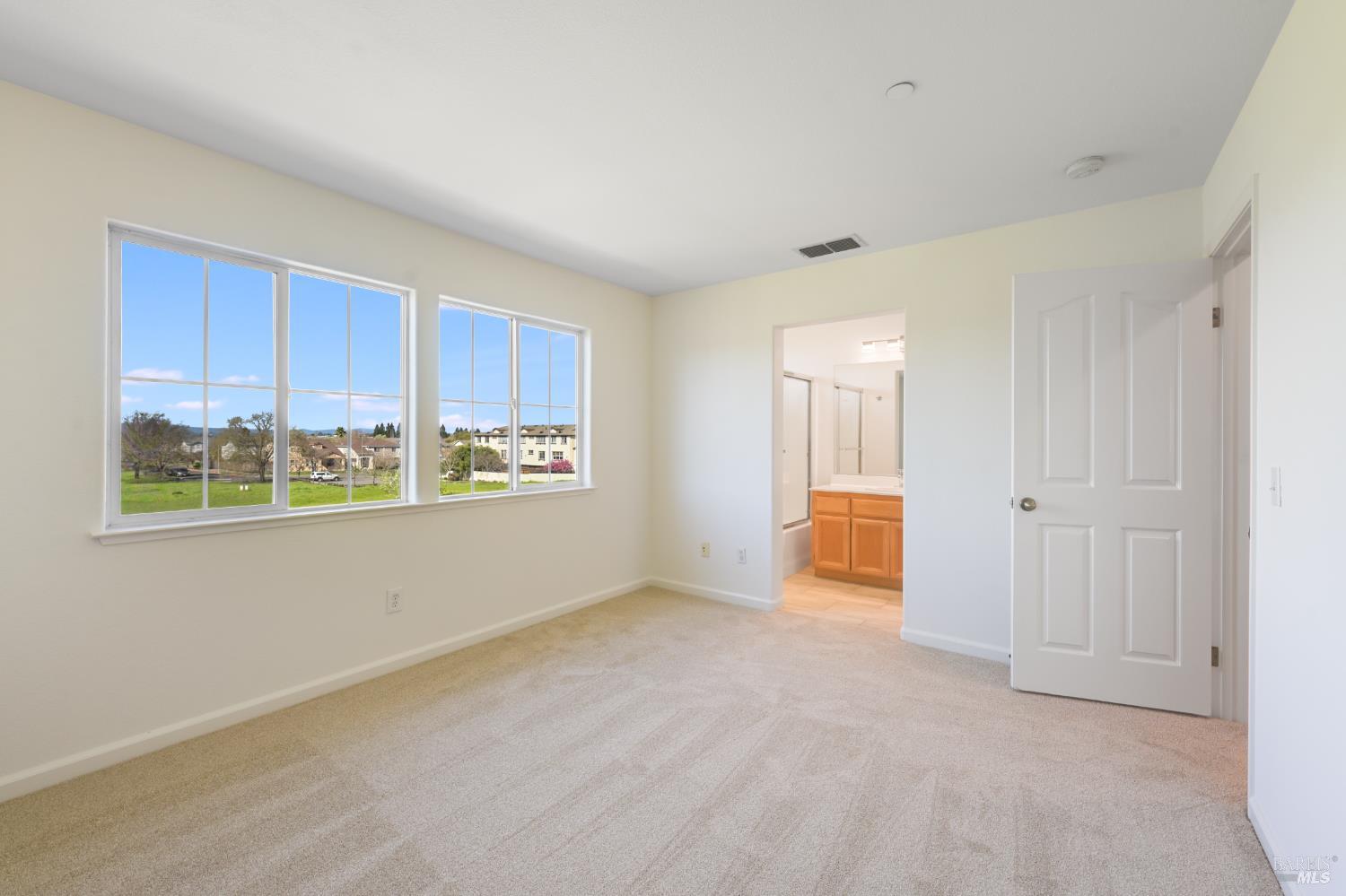 Detail Gallery Image 13 of 26 For 2835 Coleman Glen Ln, Santa Rosa,  CA 95407 - 3 Beds | 3 Baths