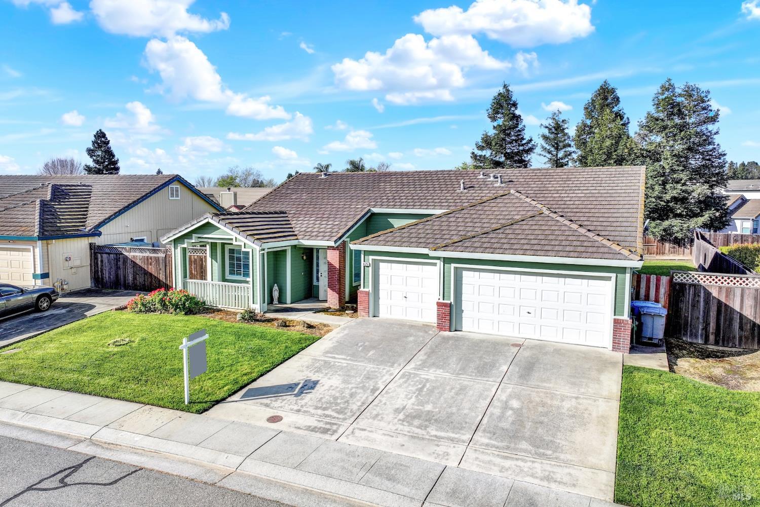 Detail Gallery Image 3 of 50 For 675 Brians Way, Dixon,  CA 95620 - 3 Beds | 2 Baths