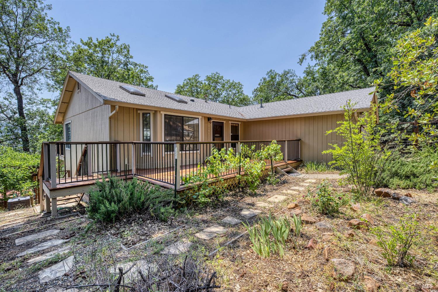 Detail Gallery Image 2 of 47 For 9591 Lassen Dr, Cobb,  CA 95426 - 3 Beds | 2 Baths