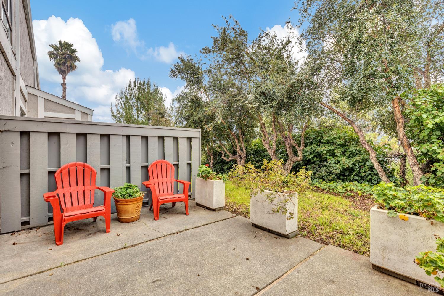 Detail Gallery Image 11 of 14 For 900 Southampton Rd #110,  Benicia,  CA 94510 - 2 Beds | 1/1 Baths