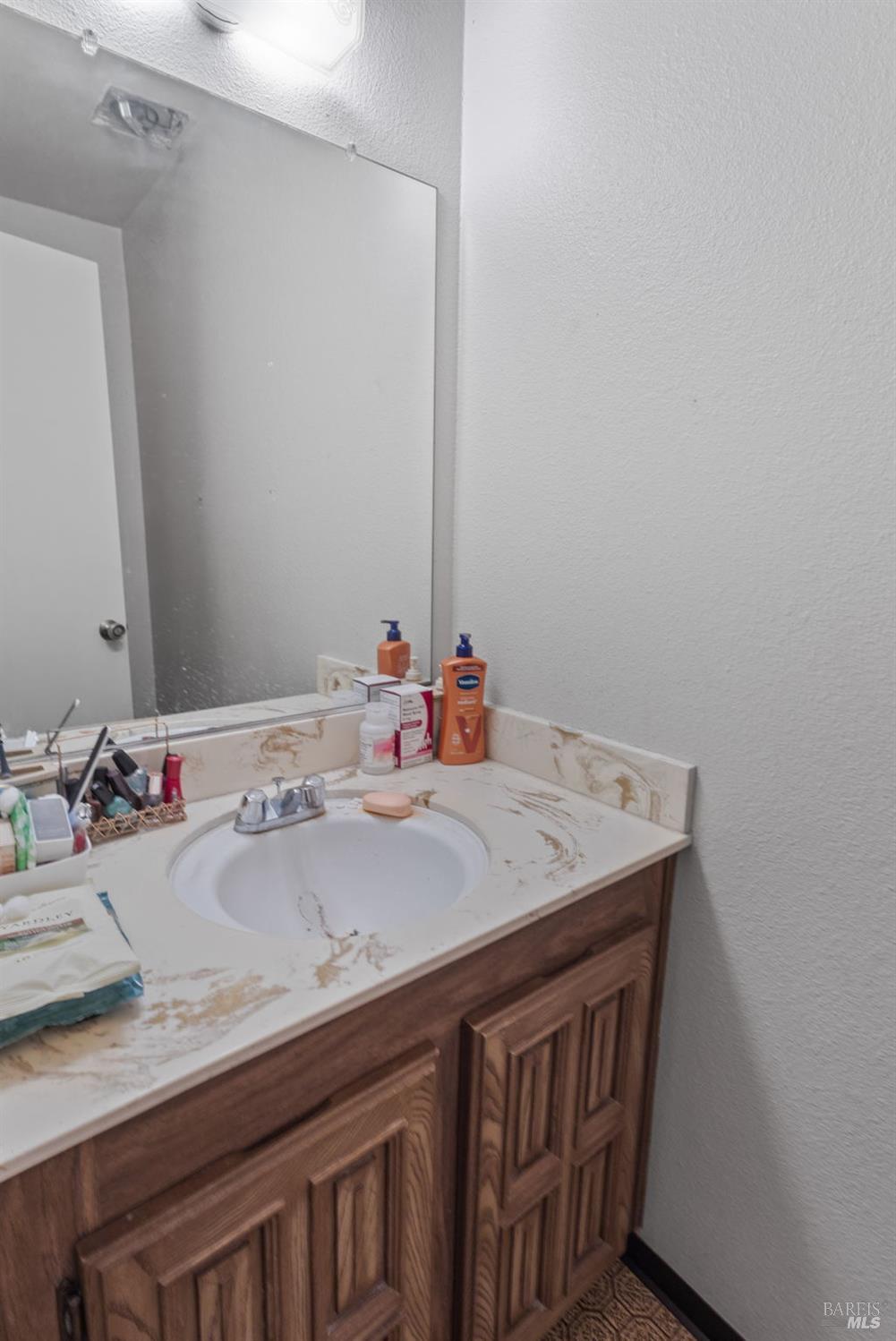 Detail Gallery Image 14 of 28 For 206 Millbrook Way, Vacaville,  CA 95687 - 5 Beds | 2/1 Baths