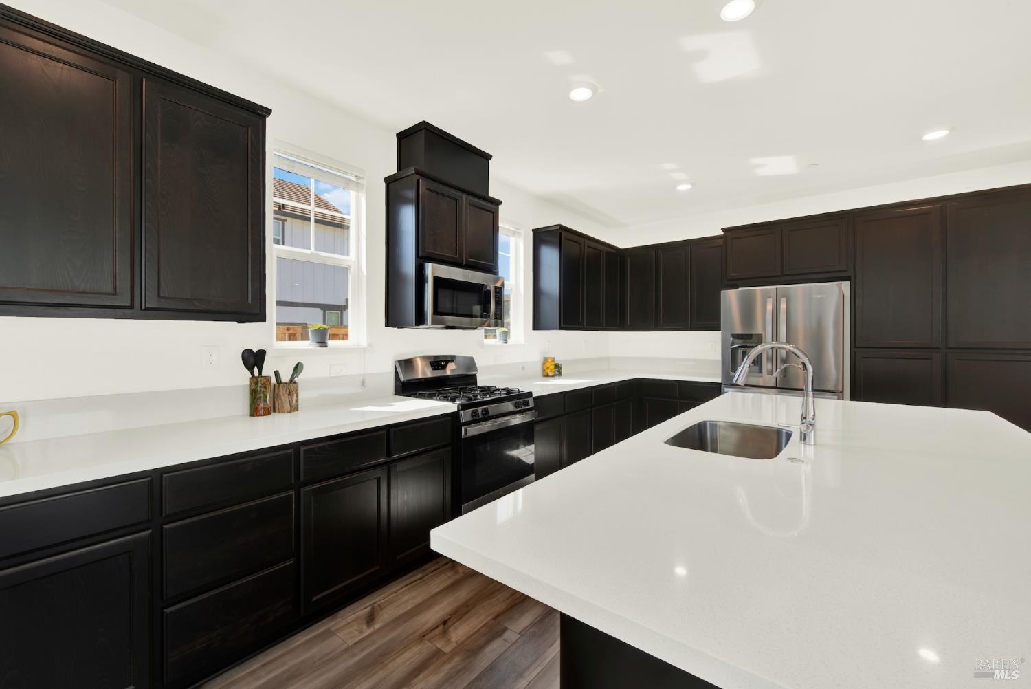 Detail Gallery Image 22 of 61 For 2432 Artisan Way, Fairfield,  CA 94533 - 4 Beds | 2/1 Baths