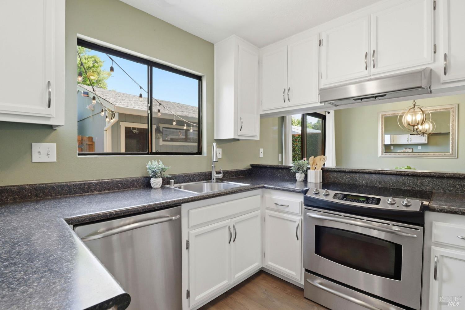 Detail Gallery Image 2 of 32 For 19167 Robinson Rd #H,  Sonoma,  CA 95476 - 2 Beds | 1/1 Baths