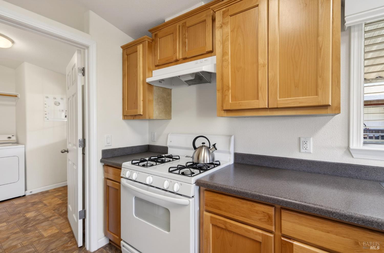 Detail Gallery Image 7 of 25 For 301 Robert Way, Napa,  CA 94558 - 2 Beds | 2 Baths