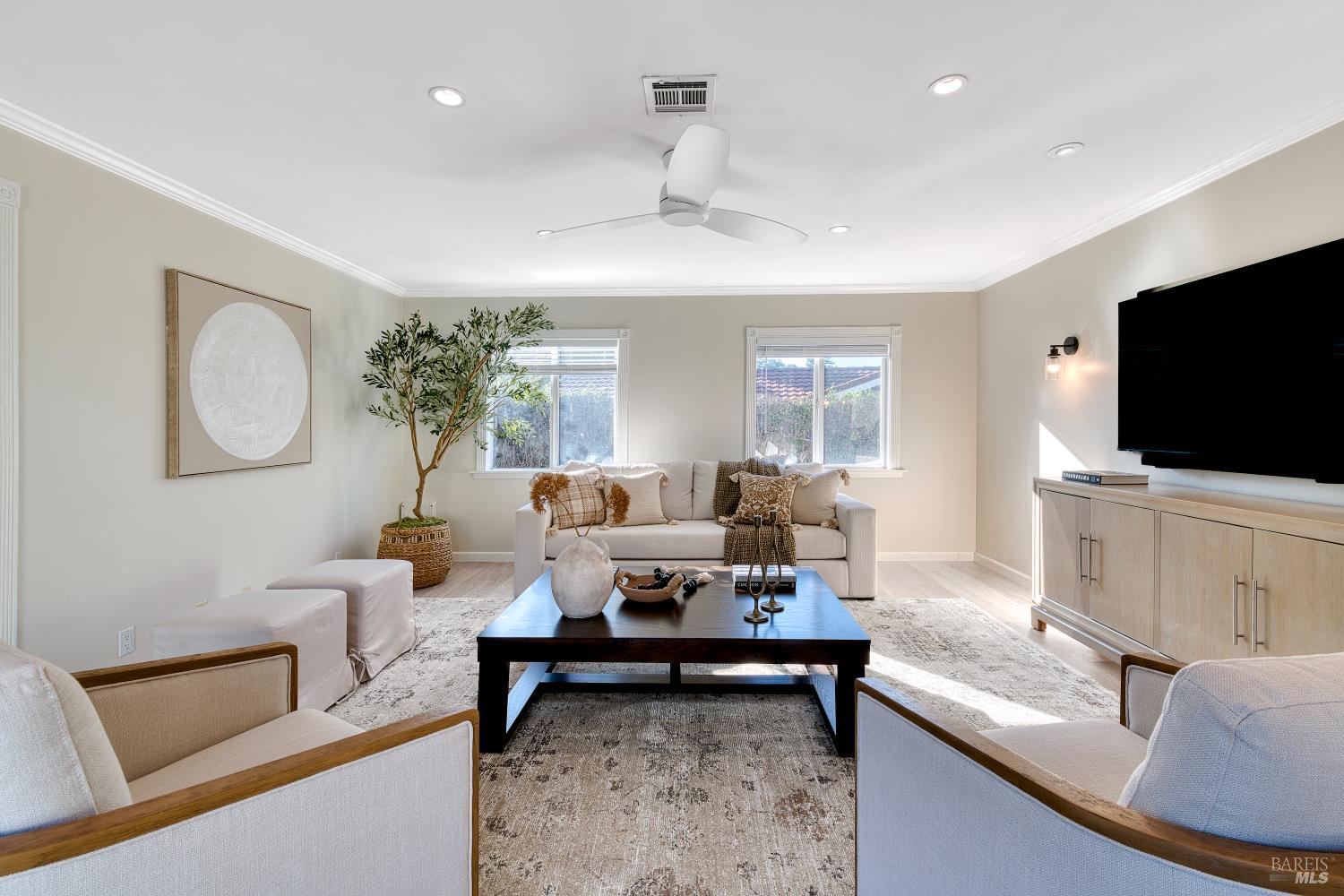 Detail Gallery Image 8 of 47 For 237 Alameda De La Loma Unkn, Novato,  CA 94949 - 3 Beds | 3 Baths