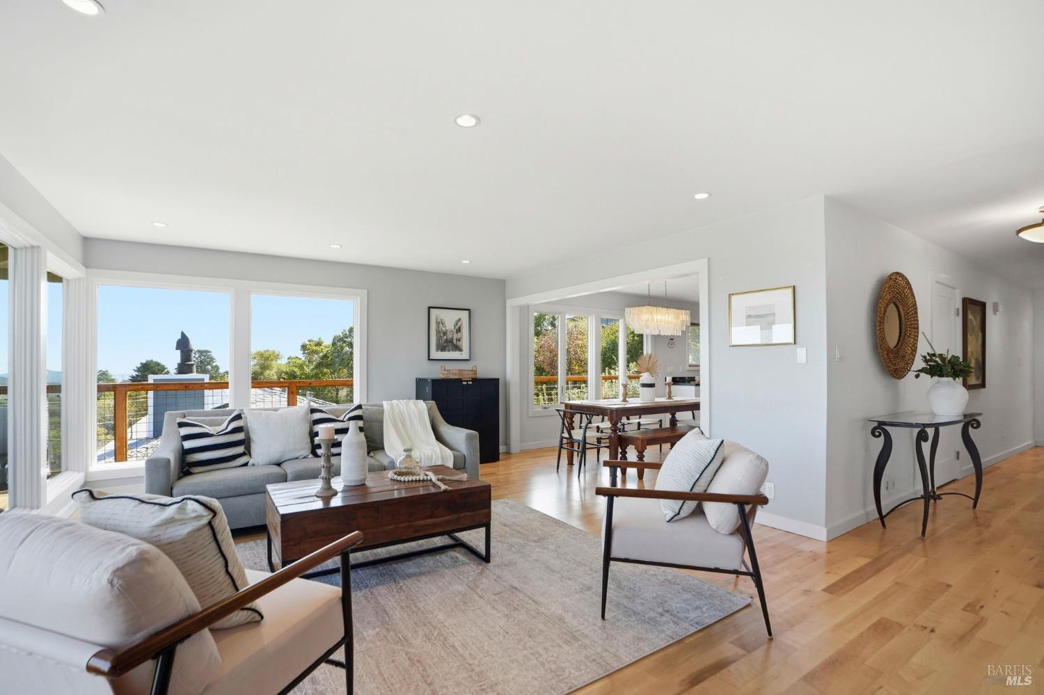 Detail Gallery Image 4 of 31 For 151 Oak Springs Dr, San Anselmo,  CA 94960 - 3 Beds | 2 Baths